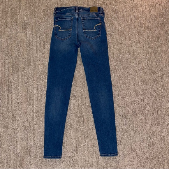 NEW American Eagle Light Wash Skinny Jeans 2 - Picture 2 of 3